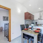 בית נופש With A Fireplace 203 *